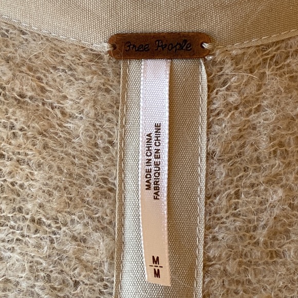 ✌️LIKE NEW ‼️ FREE PEOPLE ALPACA CAPE‼️ - Picture 9 of 16